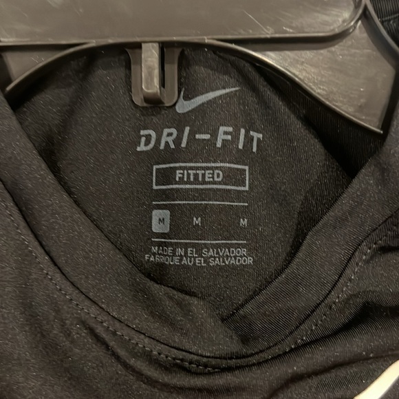 Boys Nike dri fit shirt - Picture 2 of 3